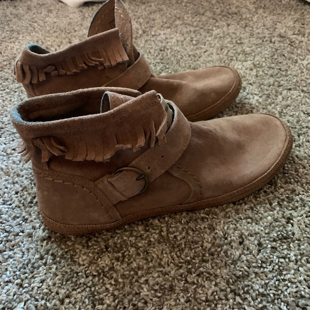 Ugg moccasin boots, tan, size 8.5, genuine leather and sheep skin